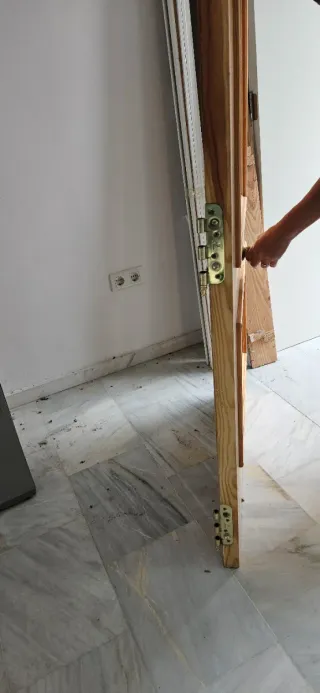 Puerta de calle acorazada madera