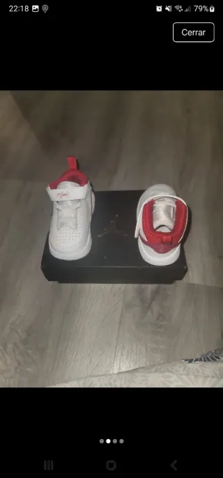 Deportivas Jordan niño blancas y rojas numero 21