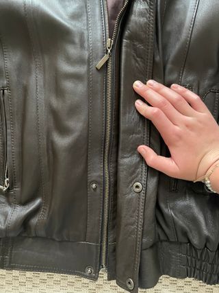 Cazadora de piel marrón. Nueva.