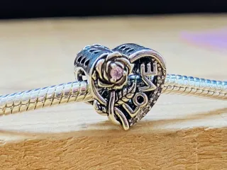 Charm | Corazón LOVE con Flor