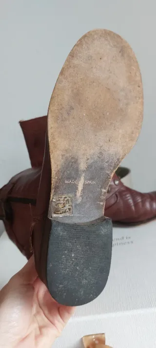 Botas de piel marrones con hebillas