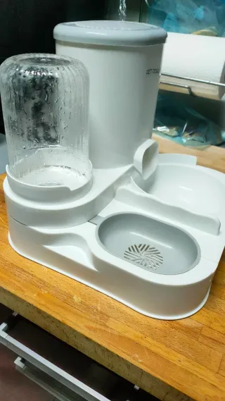 Comedero y bebedero para mascotas