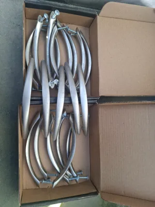 Lote 20 tiradores de cocina plateados