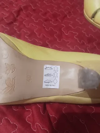 Zapatos de tacón Les Lolitas amarillos