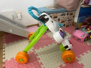 Caminador infantil verde y azul