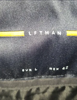 Anorak parka hombre negro con capucha