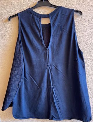 Blusa sin mangas azul con textura