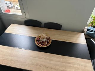 Tavolo da pranzo moderno in legno