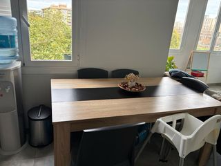 Tavolo da pranzo moderno in legno