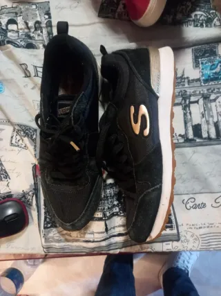 Zapatillas Skechers Mujer Negro/Dorado