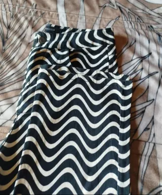 Pantalones de rayas onduladas