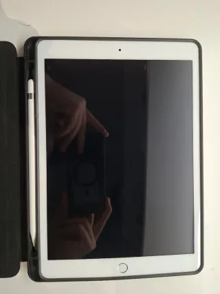 Ipad 8ª Generación 32G con Apple Pencil y funda.