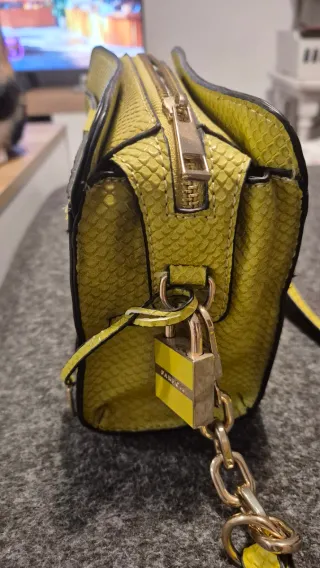 Bolso Parfois verde efecto piel serpiente