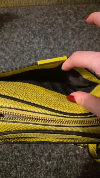 Bolso Parfois verde efecto piel serpiente