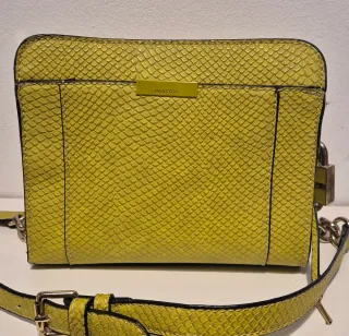 Bolso Parfois verde efecto piel serpiente