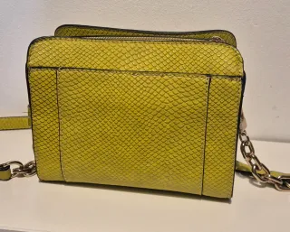 Bolso Parfois verde efecto piel serpiente
