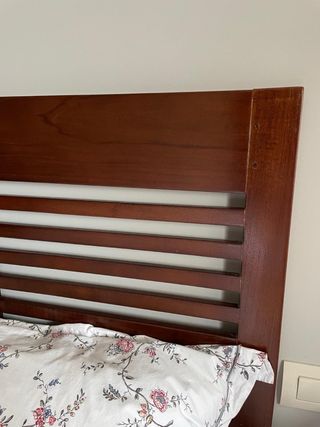 Conjunto de cabecero y mesillas de noche