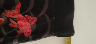 Falda Desigual Negra con Peces Rojos