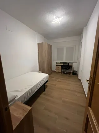 Habitación en alquiler en Granada centro.