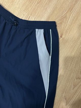 Pantalón Chándal Azul con Detalles Grises