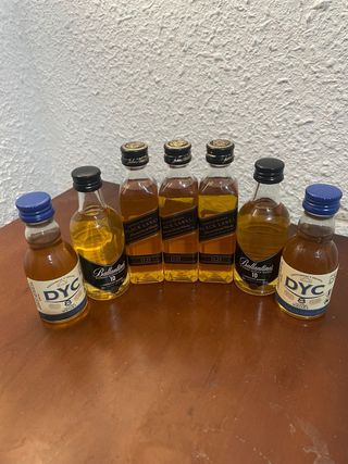 Lote 6 Mini Bottiglie di Whisky DYC e Johnnie Walker