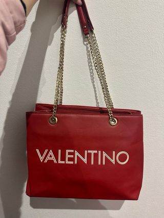 Borsa Valentino rossa con catena dorata