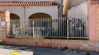 Valla y puerta de forja de ancho 5.50 largo125.