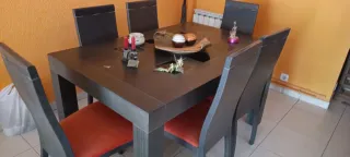 Mesa de comedor extensible y 6 sillas