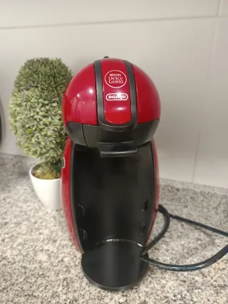 Cafetera Dolce Gusto DeLonghi Roja