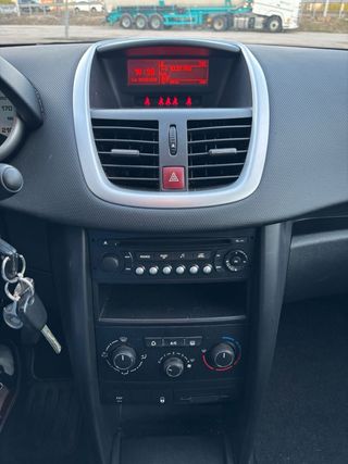 Peugeot 207 2010