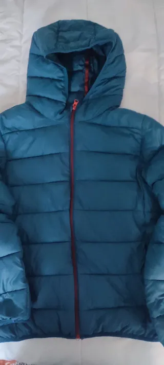 Cazadora acolchada azul con cremallera