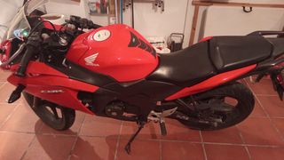 Honda CBR 125R Roja y Negra
