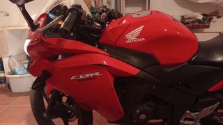 Honda CBR 125R Roja y Negra