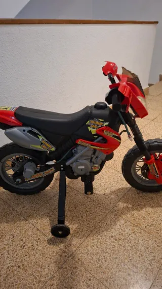 Moto a batería infantil roja
