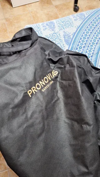 Vestido Morado Lentejuelas Pronovias. Un solo uso.