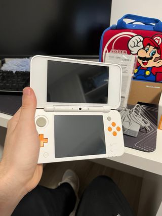 New Nintendo 2DS XL Blanca y Naranja completa