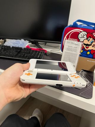 New Nintendo 2DS XL Blanca y Naranja completa