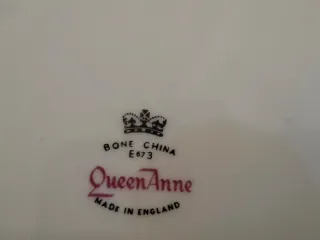 Taza y platillos de porcelana inglesa