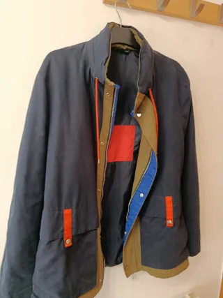 Chaqueta azul y verde