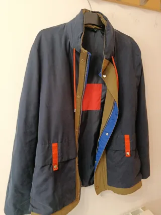 Chaqueta azul y verde