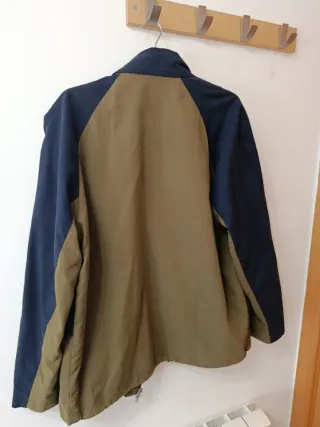 Chaqueta azul y verde