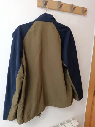 Chaqueta azul y verde