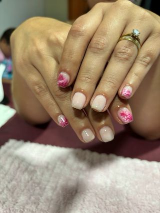 Servicios de manicura y pedicura