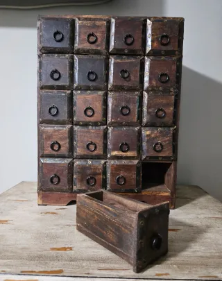 Mueble joyero madera y metal