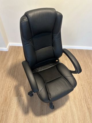 Silla de oficina ergonómica negra