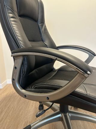 Silla de oficina ergonómica negra
