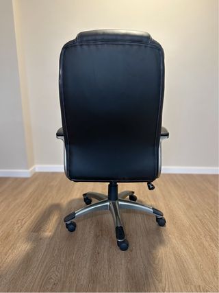 Silla de oficina ergonómica negra
