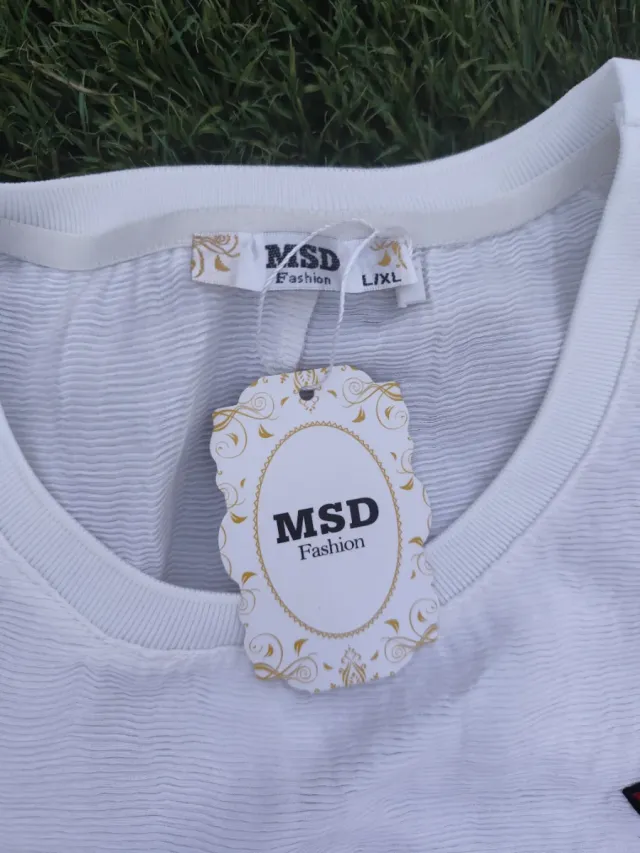 Camiseta blanca con parches divertidos Talla L/XL