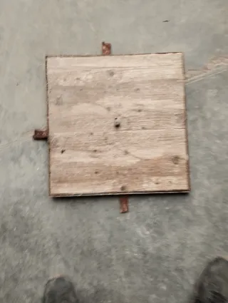 Tapa de registro metálica