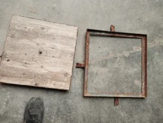 Tapa de registro metálica